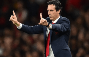 Unai Emery talking tactics